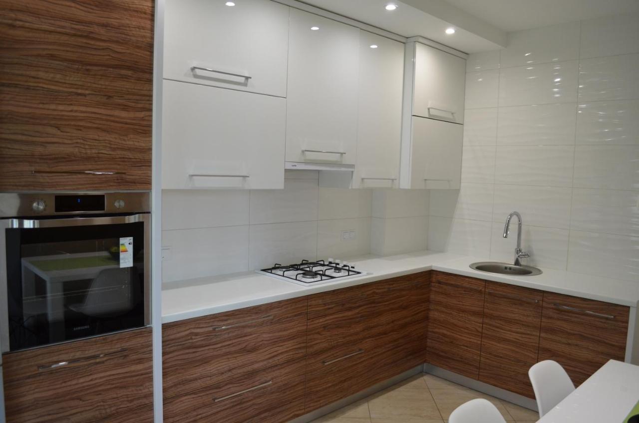 Apartment On Getmana Vigovskogo 49 リウネ エクステリア 写真