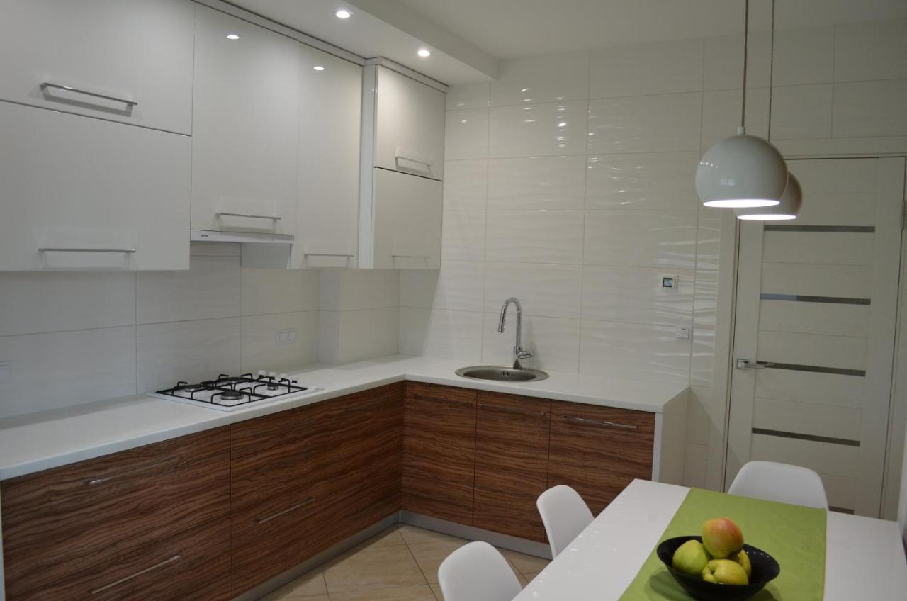 Apartment On Getmana Vigovskogo 49 リウネ エクステリア 写真