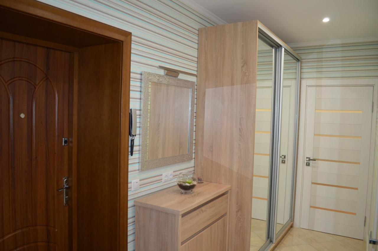 Apartment On Getmana Vigovskogo 49 リウネ エクステリア 写真