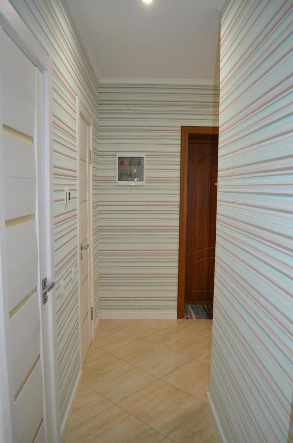 Apartment On Getmana Vigovskogo 49 リウネ エクステリア 写真