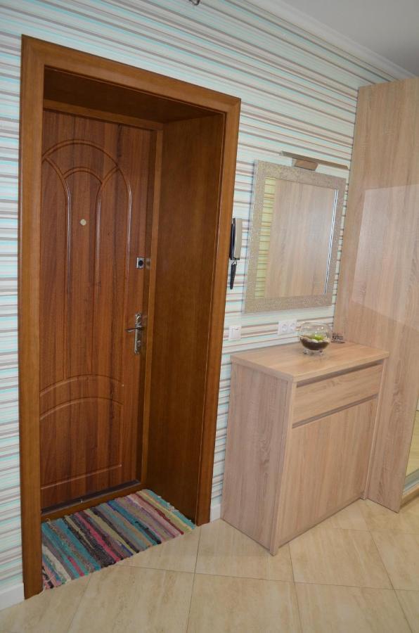 Apartment On Getmana Vigovskogo 49 リウネ エクステリア 写真