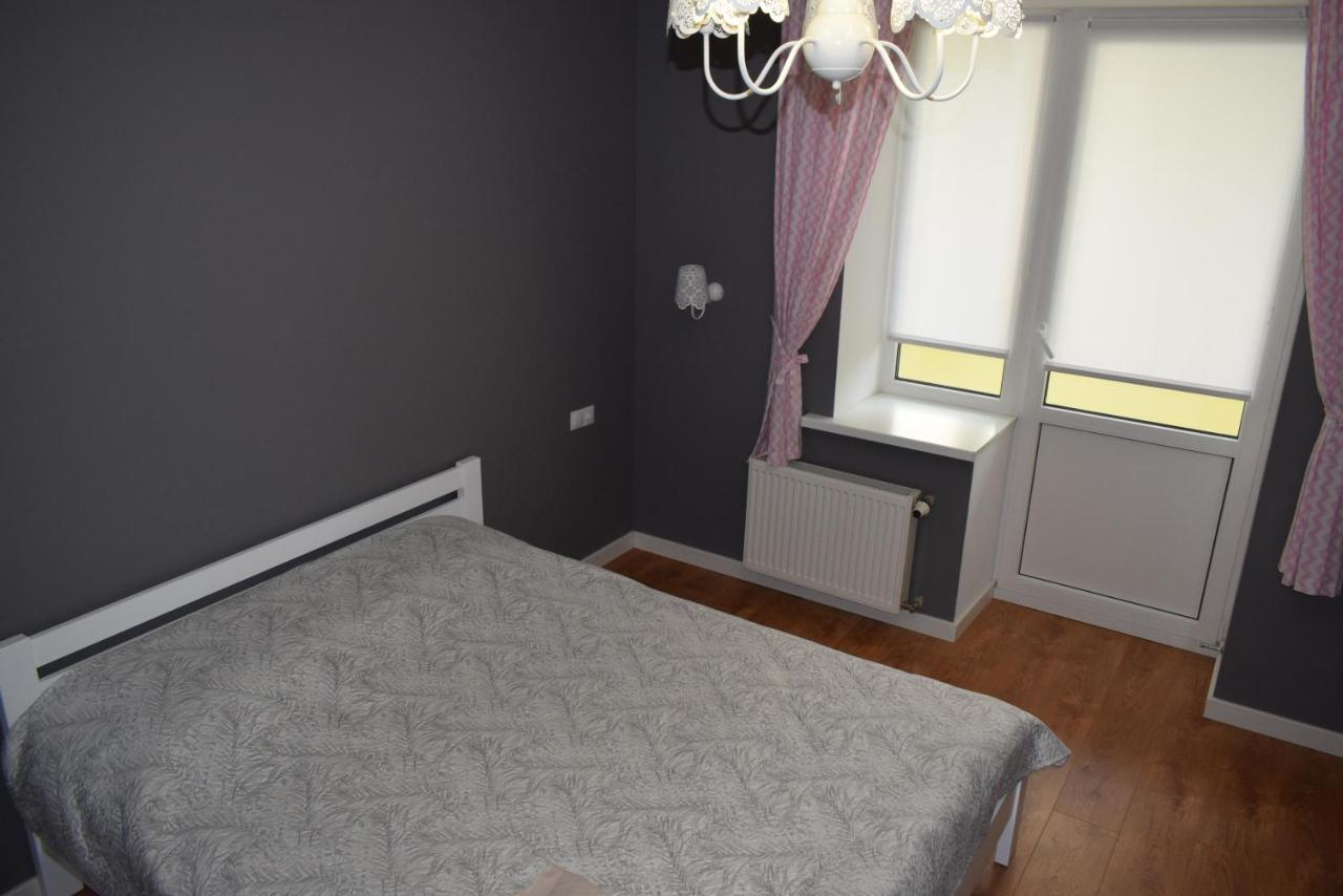 Apartment On Getmana Vigovskogo 49 リウネ エクステリア 写真