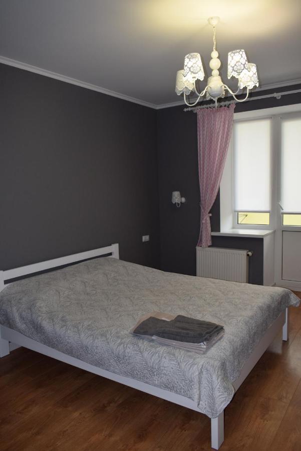 Apartment On Getmana Vigovskogo 49 リウネ エクステリア 写真